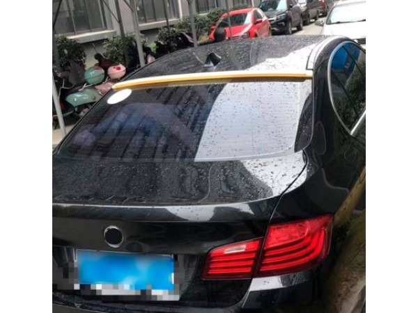 Αεροτομή πίσω παρμπρίζ για BMW F10 (2010-2016) - μαύρη γυαλιστερή