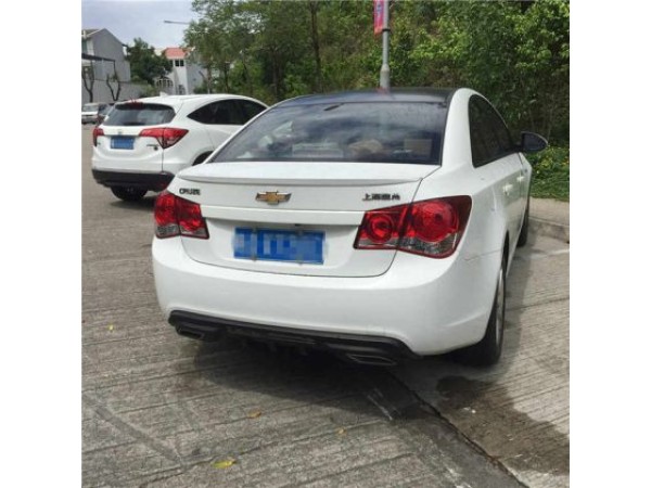 Αεροτομή πορτ μπαγκάζ για Chevrolet Cruze (2009-2013) - μαύρη γυαλιστερή