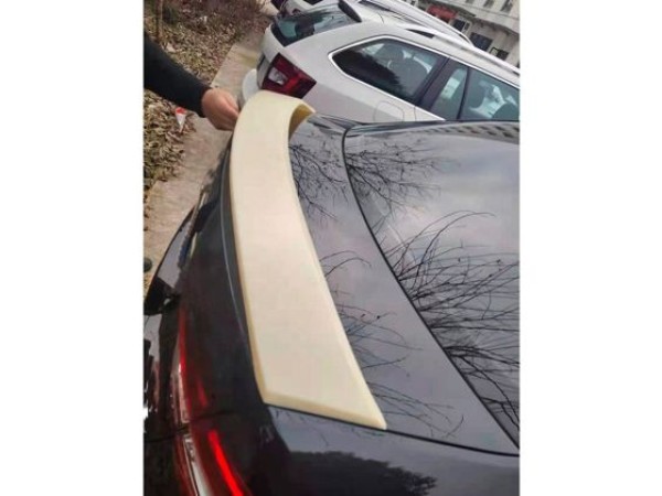Αεροτομή πορτ μπαγκάζ για Skoda Octavia (2020+) RS Style - μαύρη γυαλιστερή