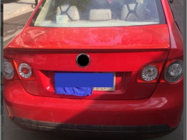 Αεροτομή πορτ μπαγκάζ για Volkswagen Jetta (2006-2012) - μαύρη γυαλιστερή