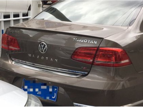 Αεροτομή πορτ μπαγκάζ για Volkswagen Passat B7 (2011-2015) - μαύρη γυαλιστερή