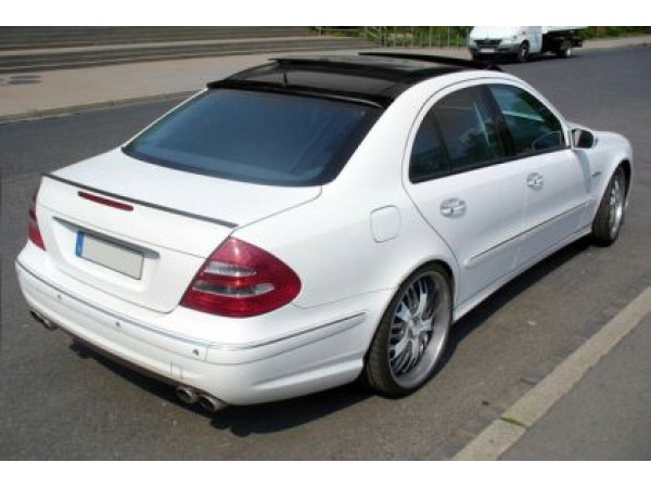 Αεροτομή πίσω παρμπρίζ για Mercedes W211 E-Class (2003-2007) - μαύρη γυαλιστερή