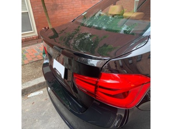 Αεροτομή πορτ μπαγκάζ για BMW F30 (2012-2018) - μαύρη γυαλιστερή